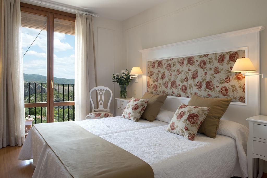 Hotel Santa Maria De Alquézar Oda fotoğraf